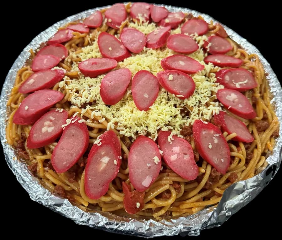 Spaghetti bilao ready for a party